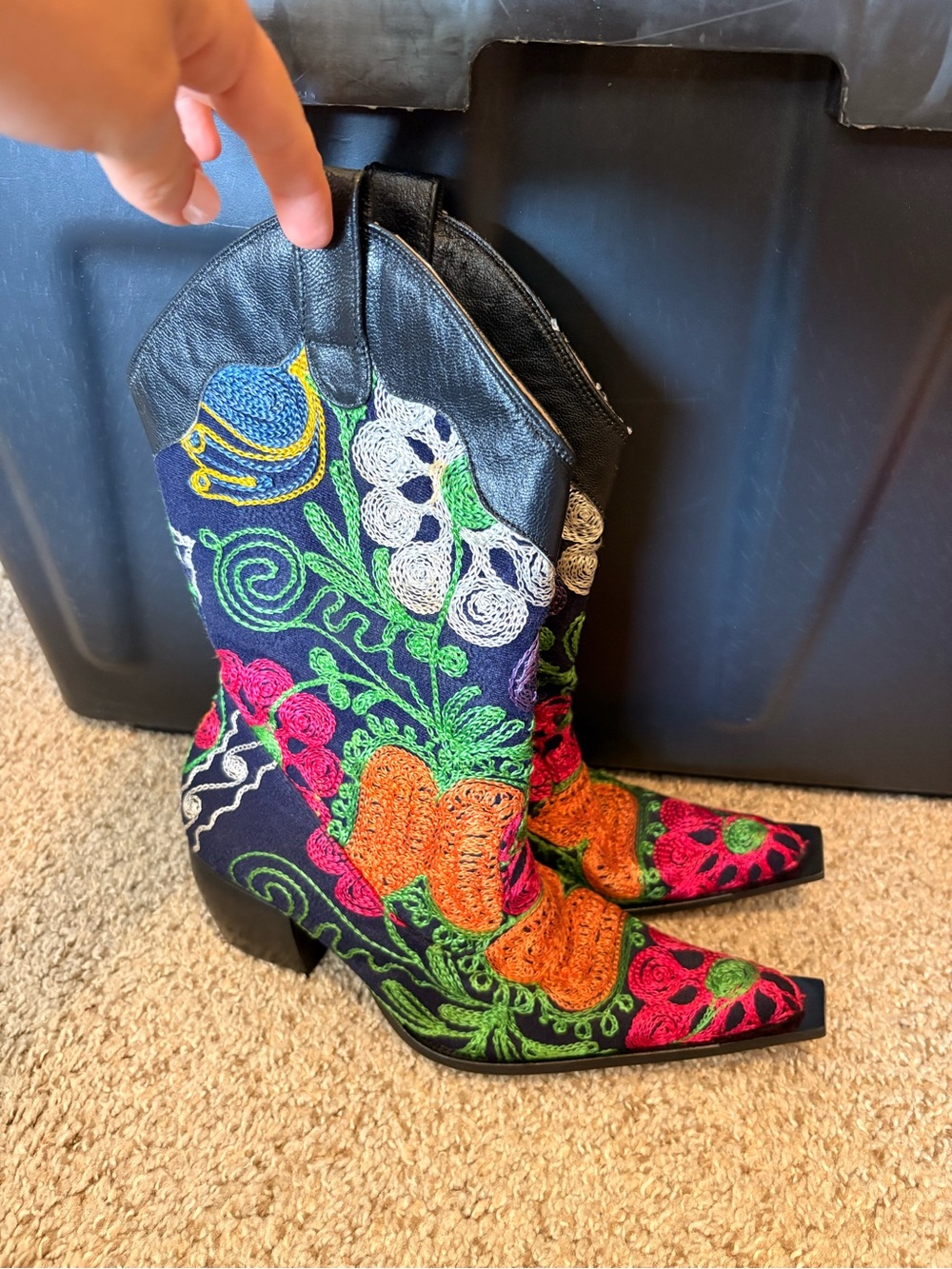 NWOT Cowboy embroidery boots